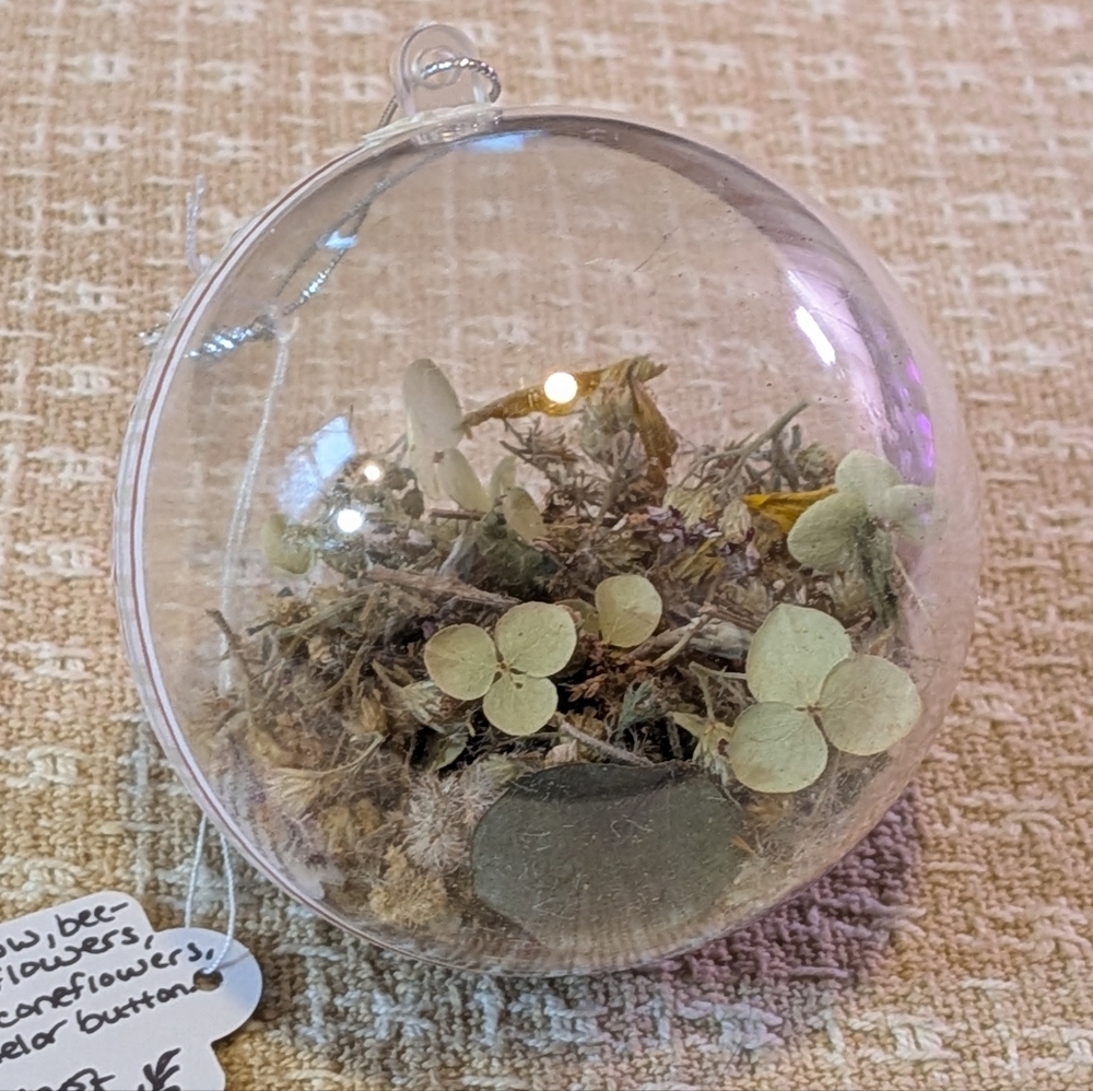 🌿 Handmade Dried Floral Ornament